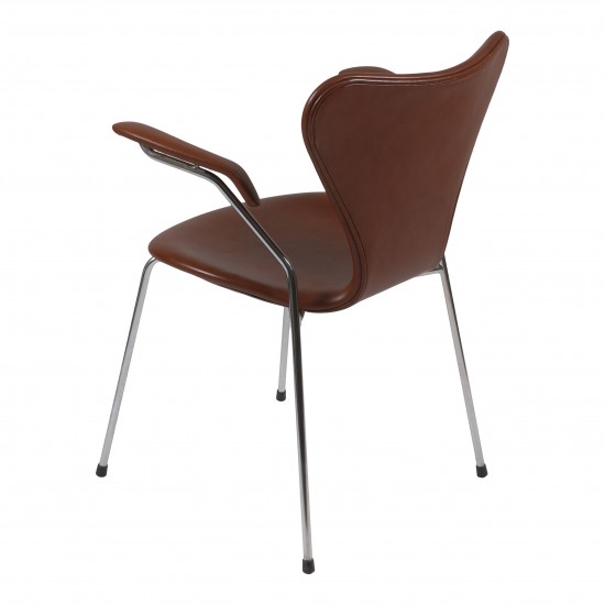 Arne Jacobsen 3207 7er armstol i classic mokka l der Gratis